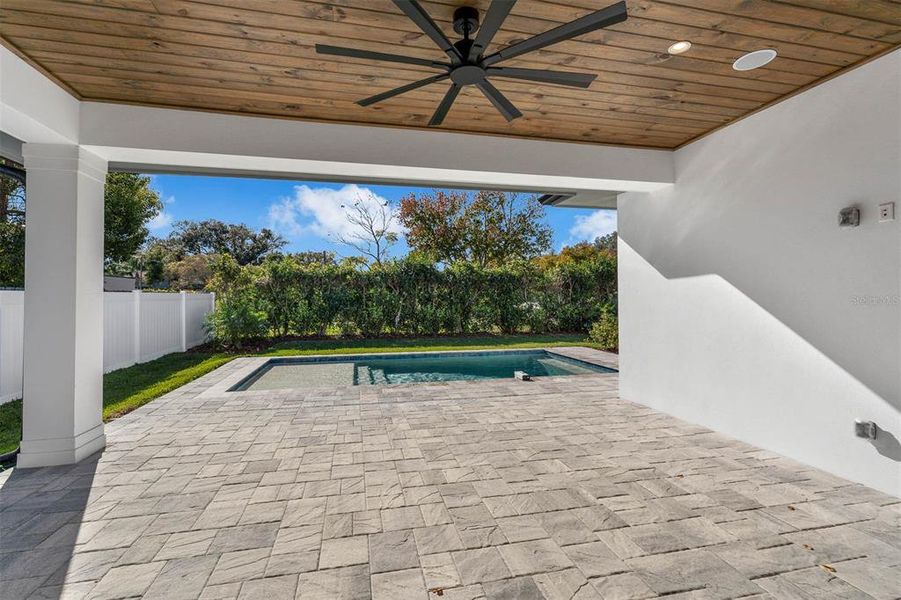 Exterior details and patio area of a home in , Orlando (Image 29).