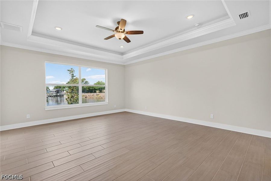 Spacious, unfurnished interior of a new home in Cape Coral, Cape Coral (Image 23).