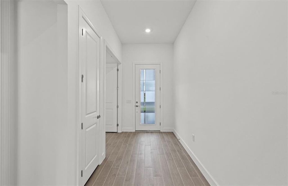 Spacious, unfurnished interior of a new home in Del Webb Catalina, Lakewood Ranch (Image 25).