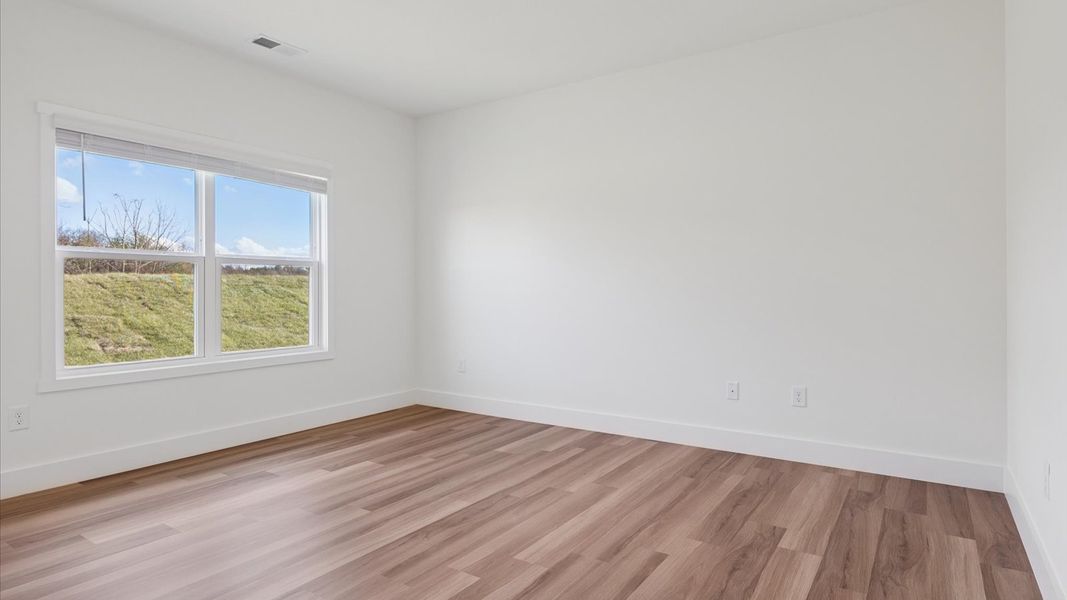 Spacious, unfurnished interior of a new home in Millstone Village, Morristown (Image 13).