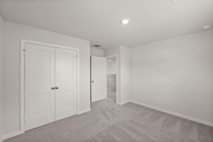 Spacious, unfurnished interior of a new home in Lakes at Crockett Martin, Conroe (Image 22).