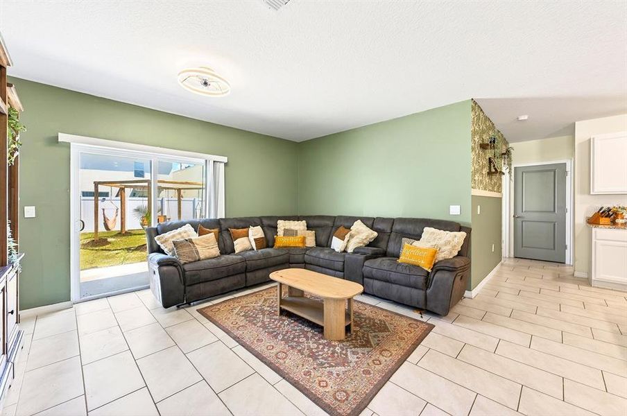 Furnished interior view inside a new home in Magnolia Pointe, Umatilla (Image 9).