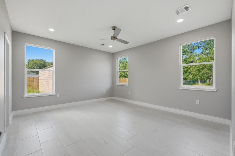 Spacious, unfurnished interior of a new home in , Conroe (Image 25). Spacious, unfurnished interior of a new home in , Conroe (Image 25).