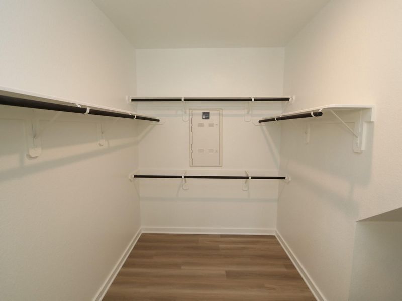 Spacious, unfurnished interior of a new home in Miller's Pond, Rosenberg (Image 18).