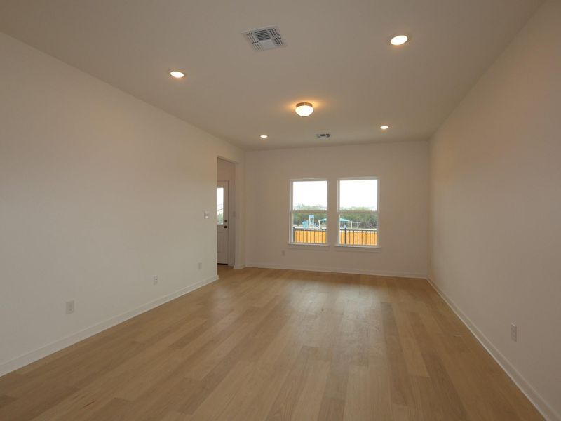 Spacious, unfurnished interior of a new home in Heritage, Dripping Springs (Image 8).