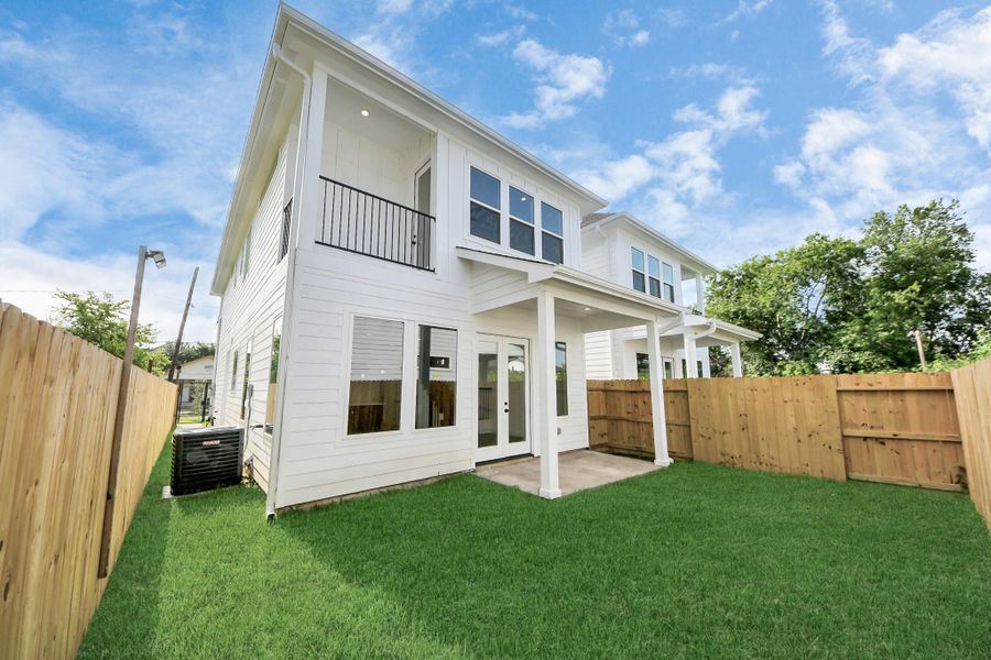 Fenced backyard offers covered patio area, no HOA. Fenced backyard offers covered patio area, no HOA.