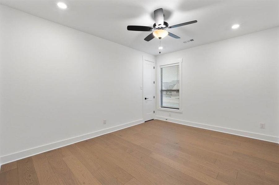 Spacious, unfurnished interior of a new home in The Woodlands, Krugerville (Image 9).
