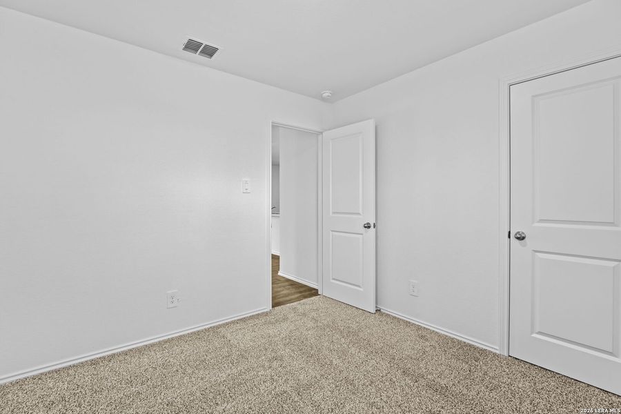 Spacious, unfurnished interior of a new home in Avenida, Converse (Image 21).