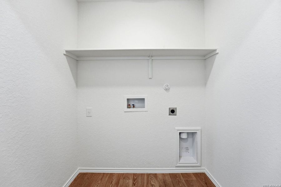 Spacious, unfurnished interior of a new home in Blue Ridge Ranch, San Antonio (Image 19).