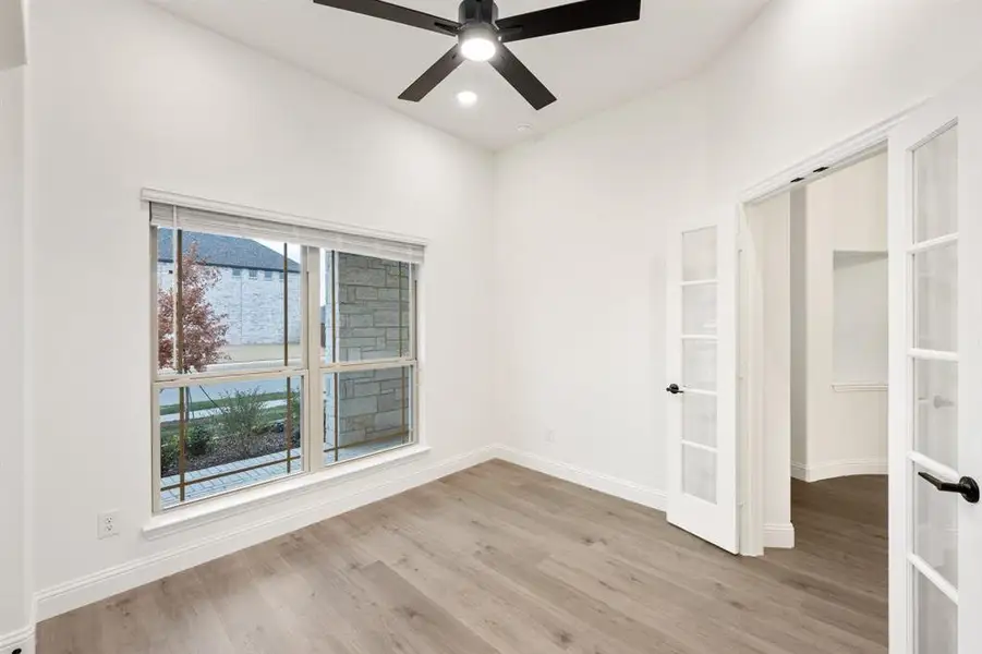 Spacious, unfurnished interior of a new home in Villages of Hurricane Creek, Anna (Image 14).