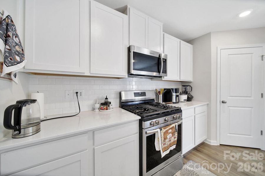 Furnished interior view inside a new home in , Edgemoor (Image 19).