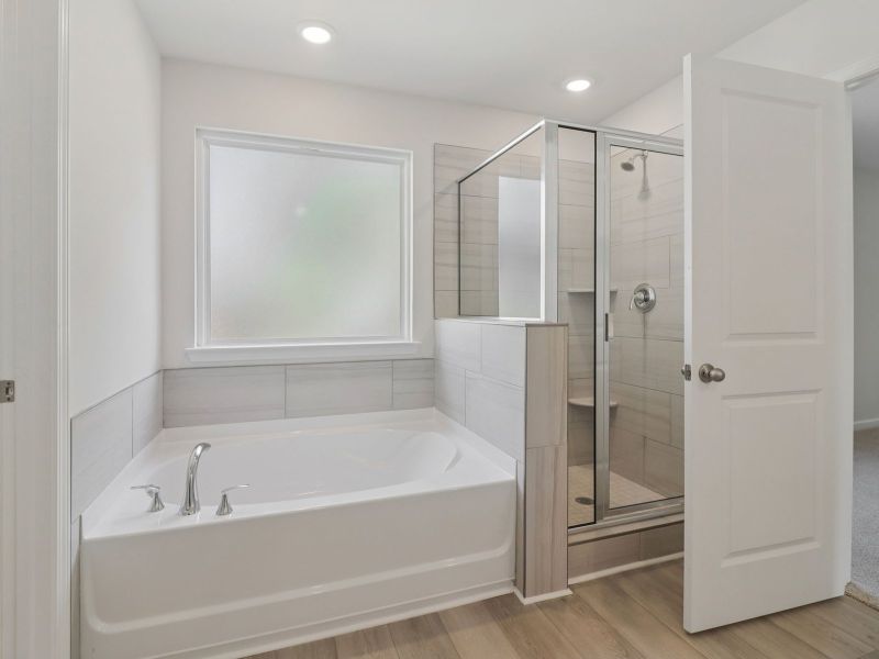 Furnished interior view inside a new home in Ivey Township, Dallas (Image 10).