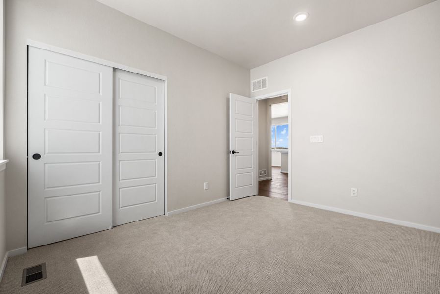Spacious, unfurnished interior of a new home in Wolf Creek Run West, Strasburg (Image 12).