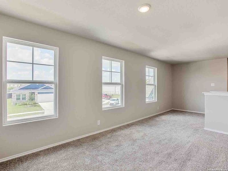 Spacious, unfurnished interior of a new home in Hannah Heights, Seguin (Image 30).
