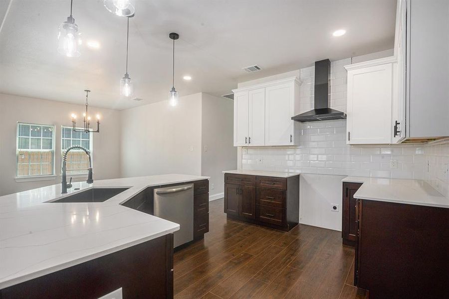 Furnished interior view inside a new home in , Rhome (Image 5).