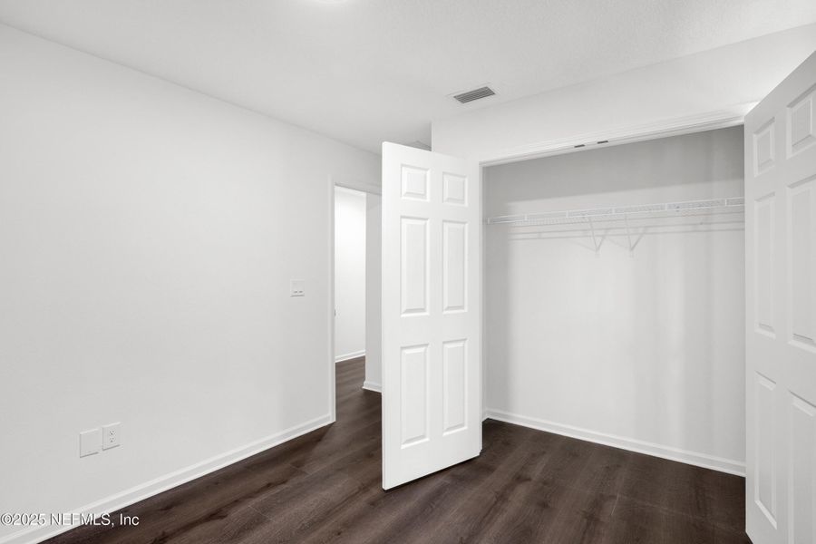 Spacious, unfurnished interior of a new home in , Palatka (Image 30).