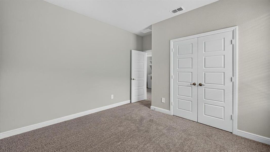 Spacious, unfurnished interior of a new home in Trails of Elizabeth Creek, Fort Worth (Image 24).