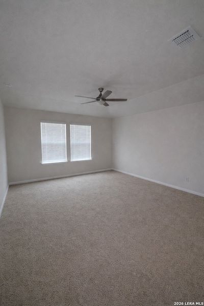 Spacious, unfurnished interior of a new home in Avenida, Converse (Image 20).