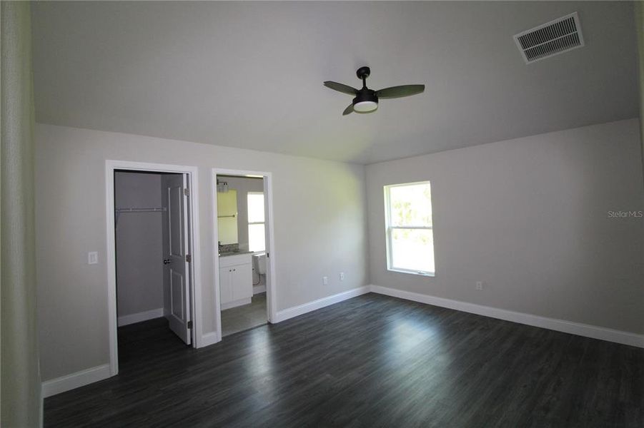 Spacious, unfurnished interior of a new home in , Punta Gorda (Image 17).