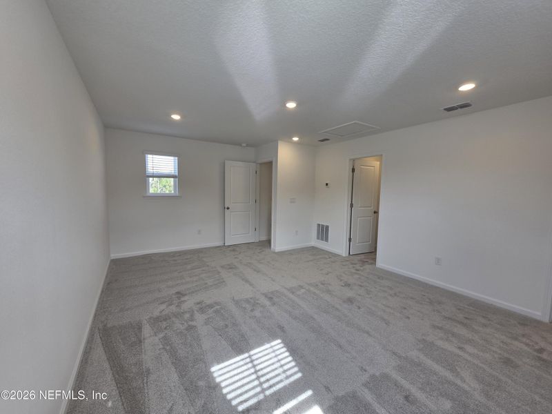 Spacious, unfurnished interior of a new home in Hyland Trail, Green Cove Springs (Image 35).