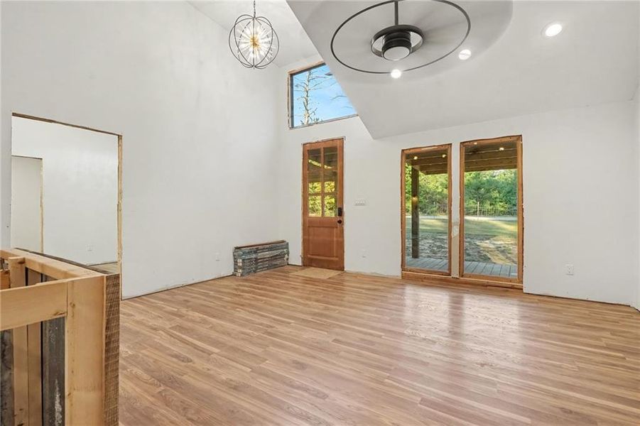 Spacious, unfurnished interior of a new home in , Canon (Image 8).