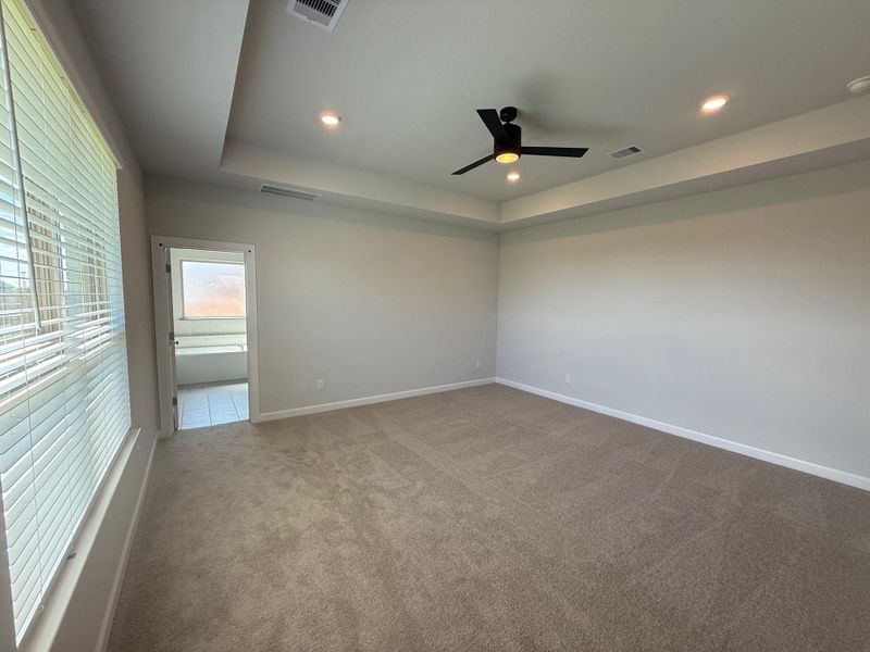 Spacious, unfurnished interior of a new home in Wellborn Settlement, College Station (Image 9).