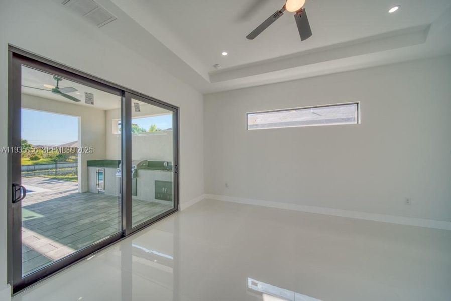 Spacious, unfurnished interior of a new home in , Cape Coral (Image 73).