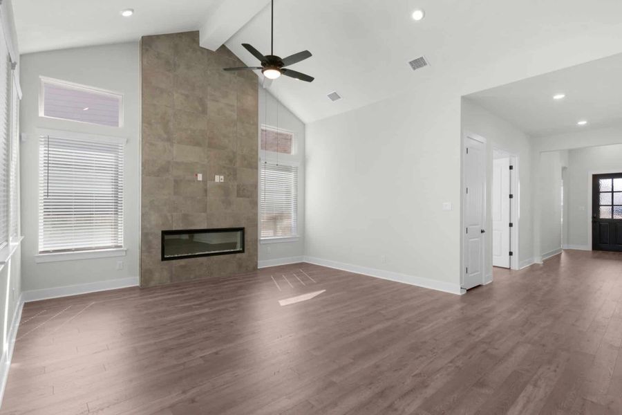 Spacious, unfurnished interior of a new home in Lariat, Liberty Hill (Image 27).