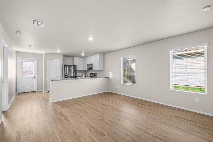 Spacious, unfurnished interior of a new home in , Fort Worth (Image 13).