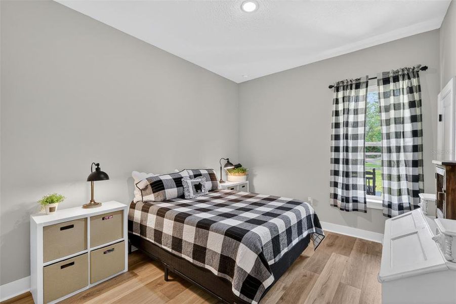 Furnished interior view inside a new home in , Dunnellon (Image 33).