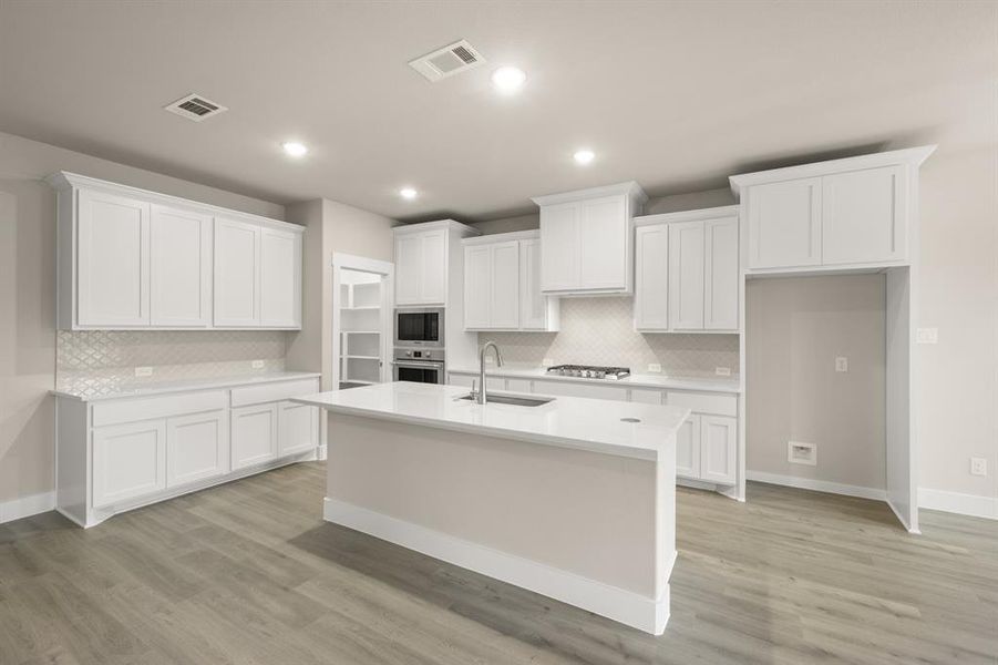 5900 Carmona-  Kitchen-7275