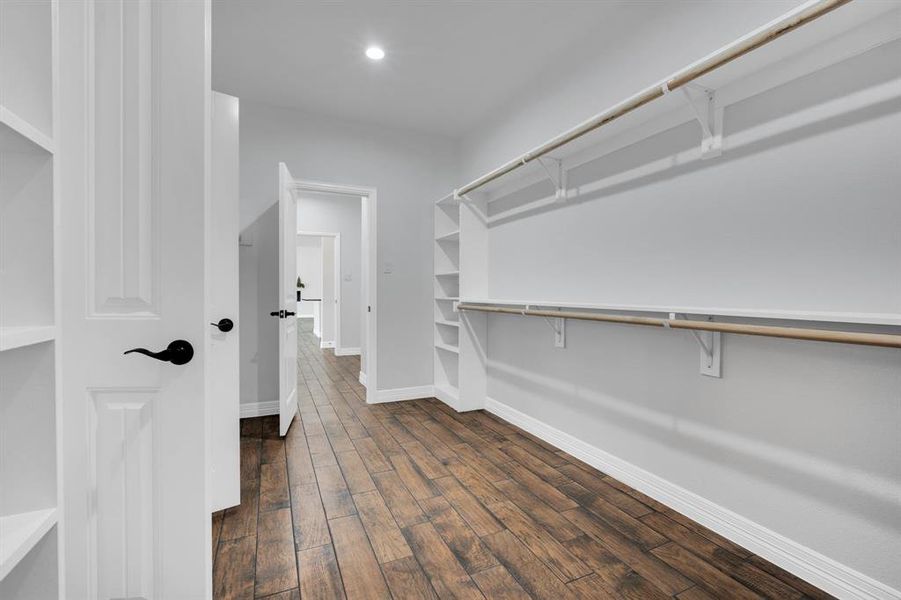 Spacious, unfurnished interior of a new home in , Waxahachie (Image 32).