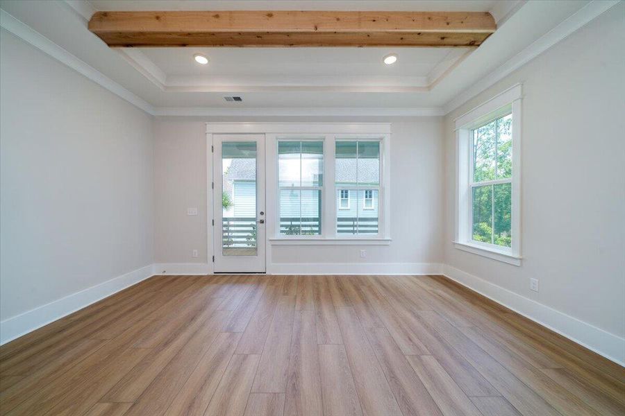 Spacious, unfurnished interior of a new home in Wando Village, Charleston (Image 14).