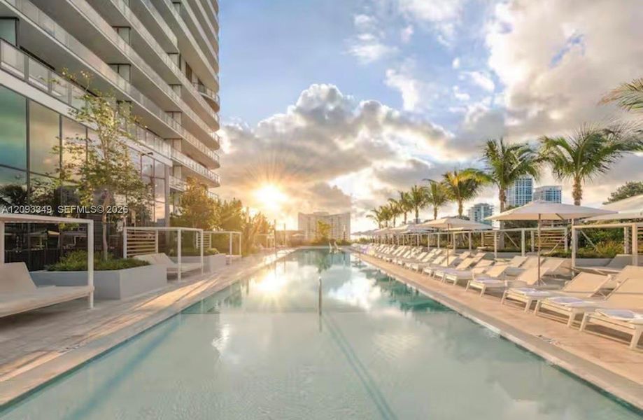 Condo located in Miami Beach, FL showcasing its design and architecture (Image 22).