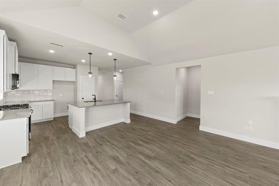 11. 2368 Bell - Dining (2)