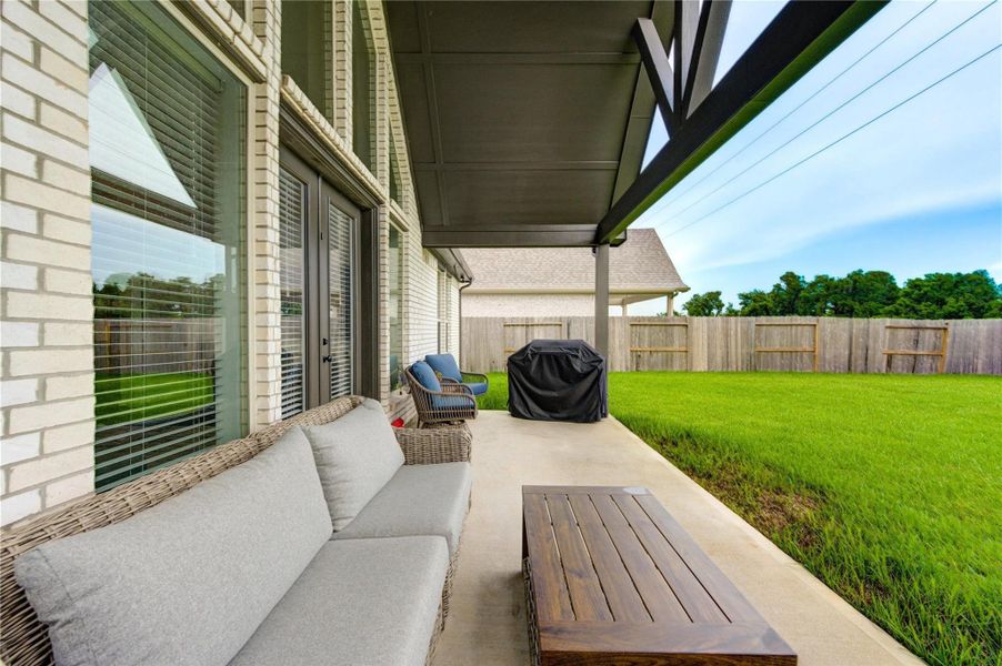 Exterior details and patio area of a home in Sienna 45', 50', Missouri City (Image 3).