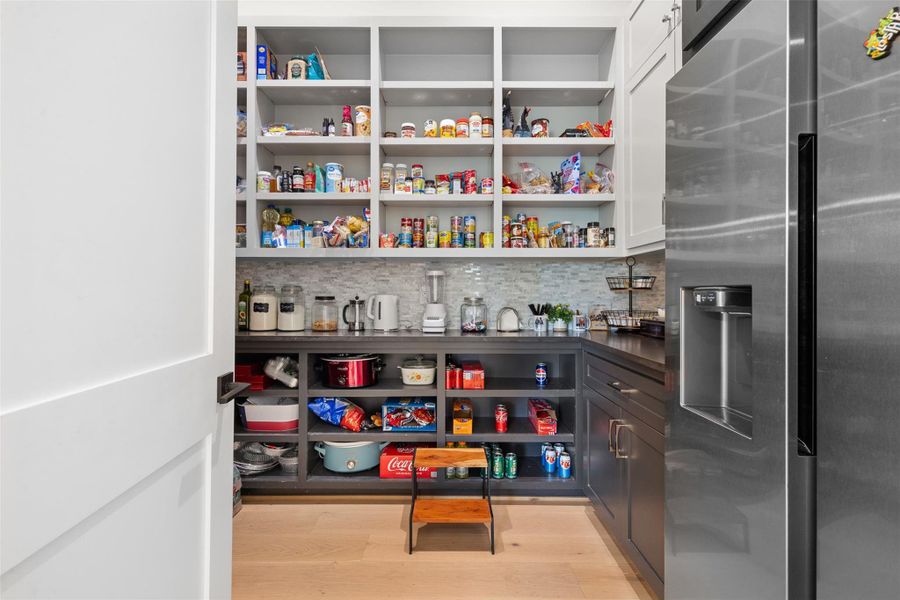 LARGE PANTRY