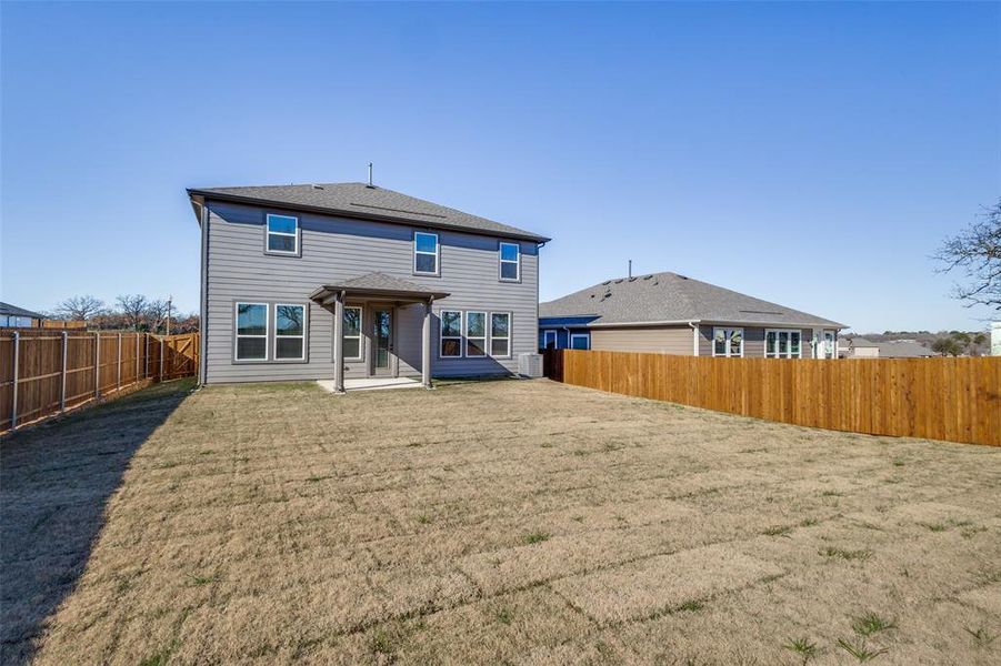 Exterior details and patio area of a home in Eagle Creek, Denton (Image 16).