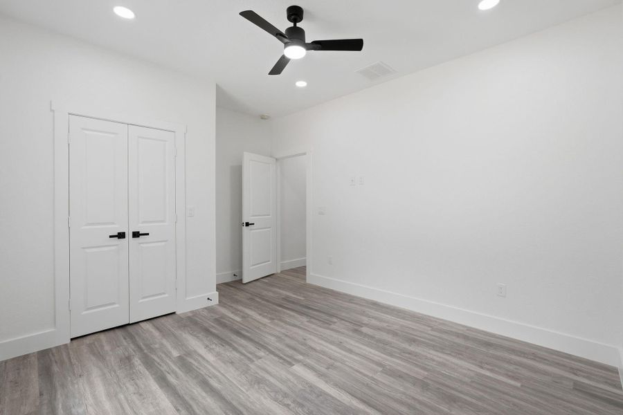 Spacious, unfurnished interior of a new home in , Conroe (Image 26).