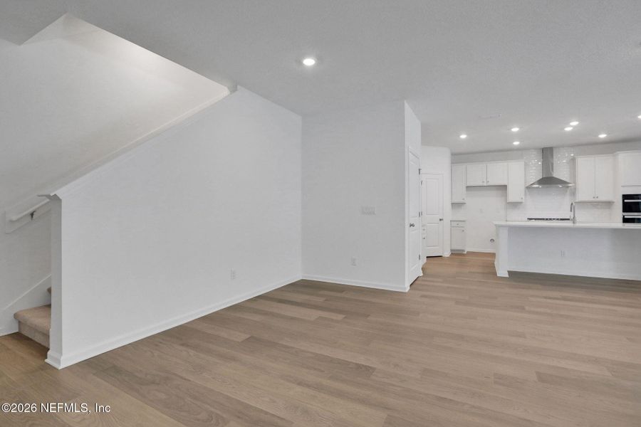 Spacious, unfurnished interior of a new home in Jennings Farm, Middleburg (Image 18).