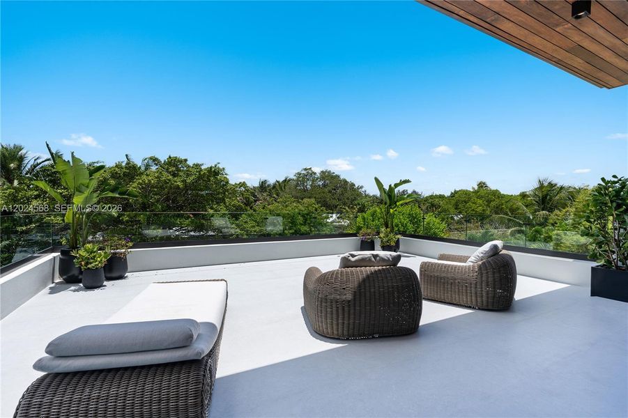 Exterior details and patio area of a home in , Miami Beach (Image 24).