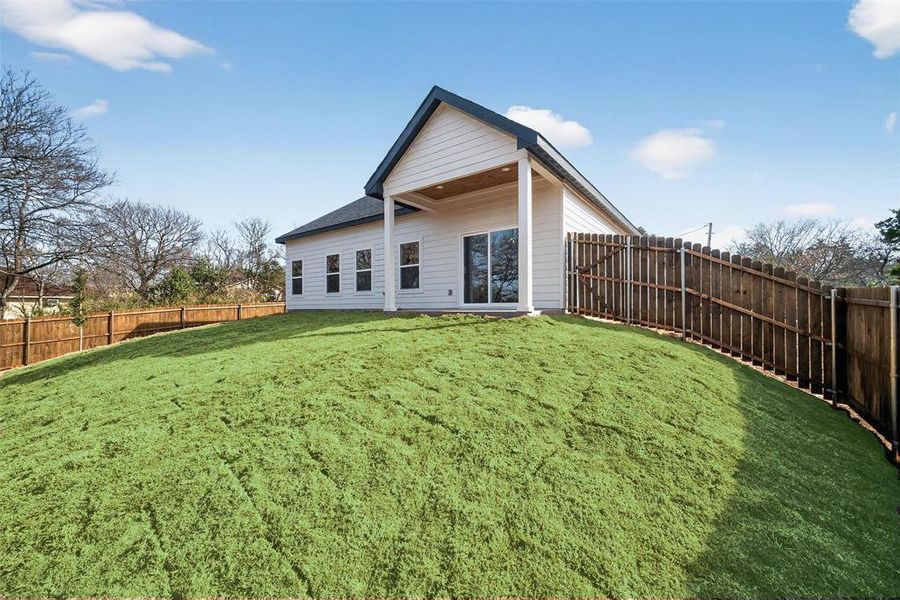 Exterior details and patio area of a home in , Dallas (Image 28).