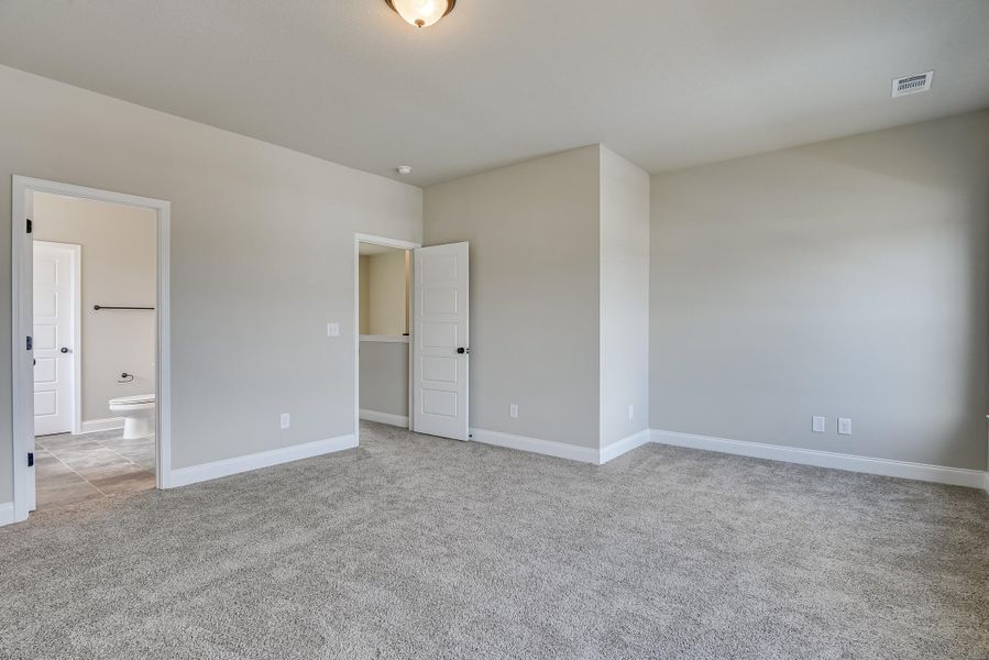 Spacious, unfurnished interior of a new home in , Edgefield (Image 7).
