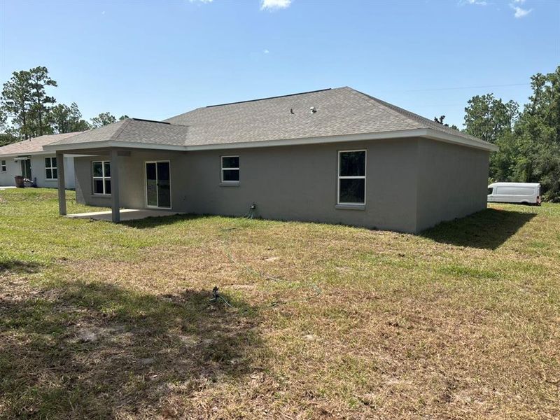 Exterior details and patio area of a home in , Dunnellon (Image 21).