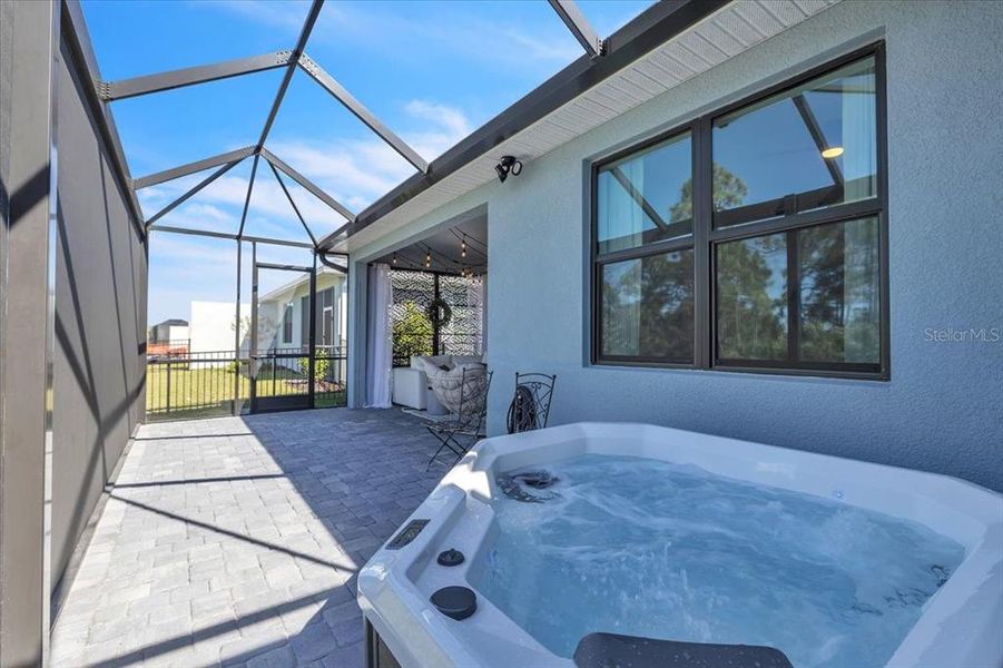 Exterior details and patio area of a home in , Venice (Image 26).