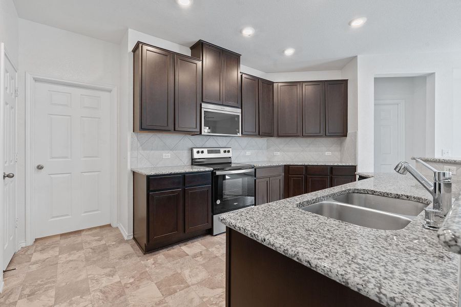 Furnished interior view inside a new home in EastVillage - Heritage Collection, Manor (Image 15). Furnished interior view inside a new home in EastVillage - Heritage Collection, Manor (Image 15).