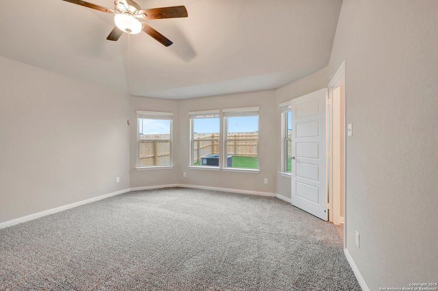 Spacious, unfurnished interior of a new home in Park Place, New Braunfels (Image 31).