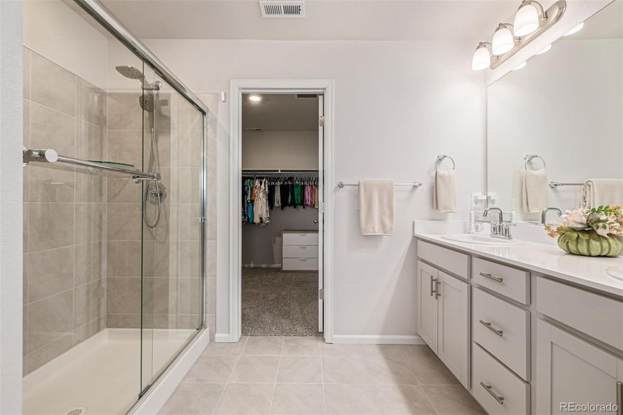 Furnished interior view inside a new home in , Broomfield (Image 12).