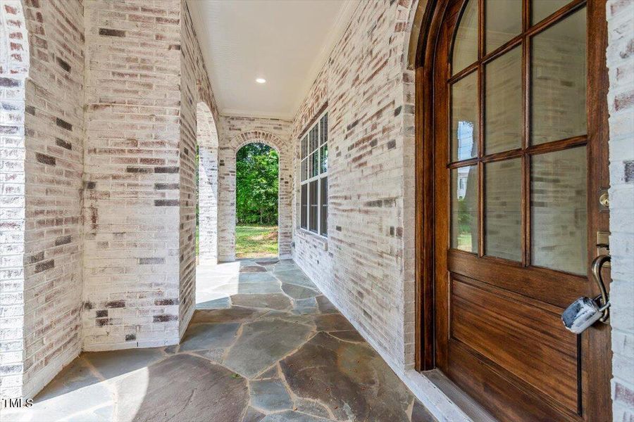 05-3302.5 Hall Place [2153293]_05