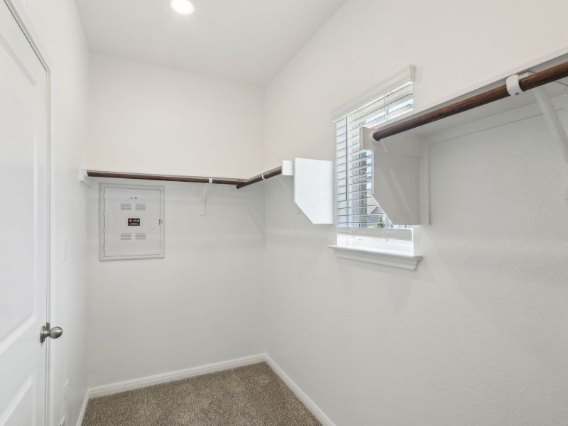 Spacious, unfurnished interior of a new home in Flora, Hutto (Image 9).